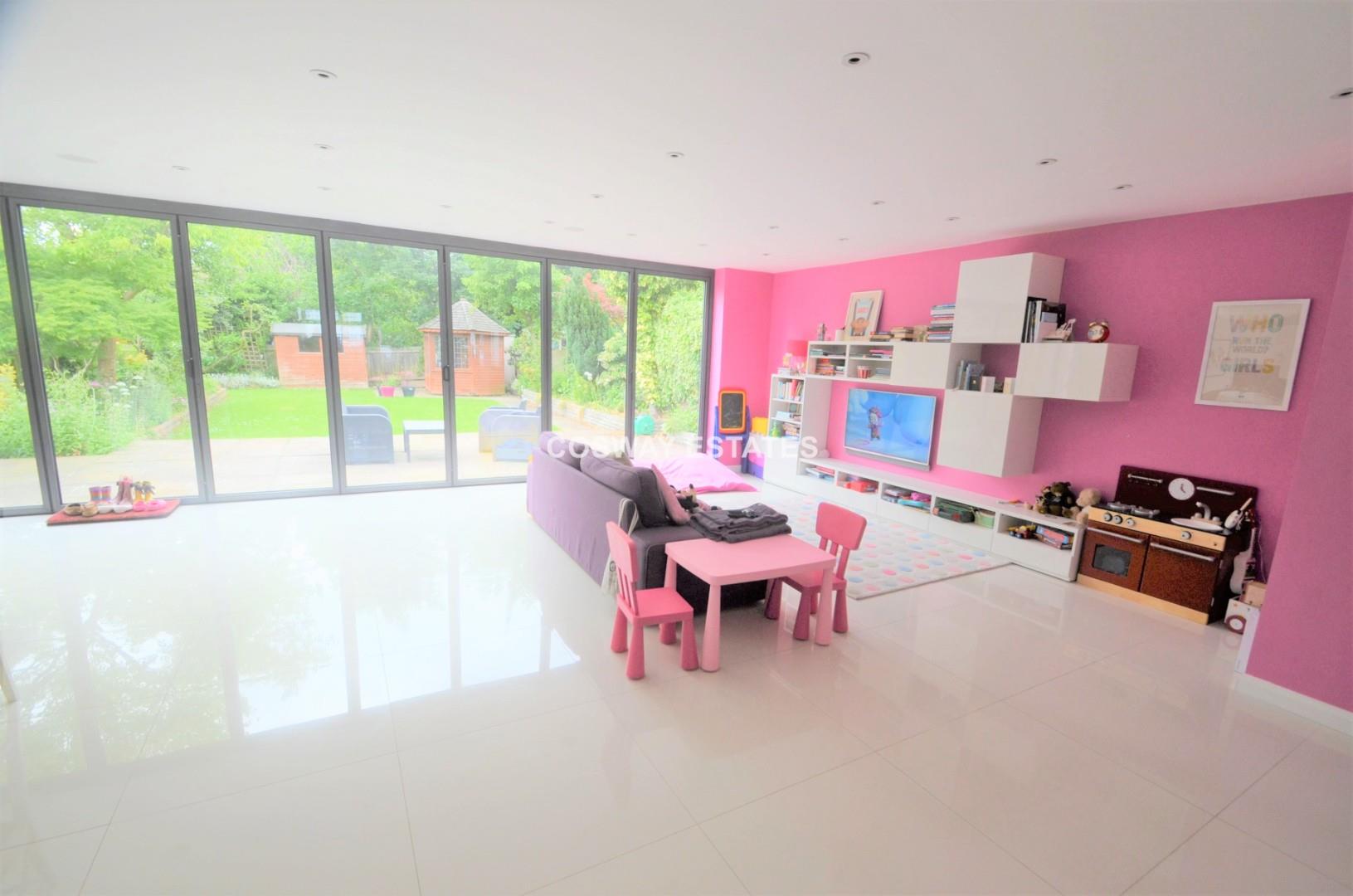 Sunbury Avenue, Mill Hill